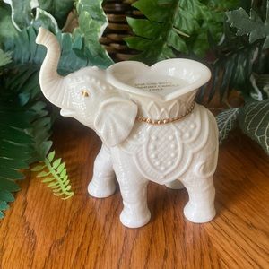 "Lenox" - Porcelain ivory elephant (with candle holder)